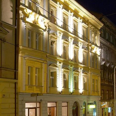 Hotel Patio Прага Екстериор снимка