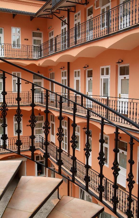 Hotel Patio Прага Екстериор снимка
