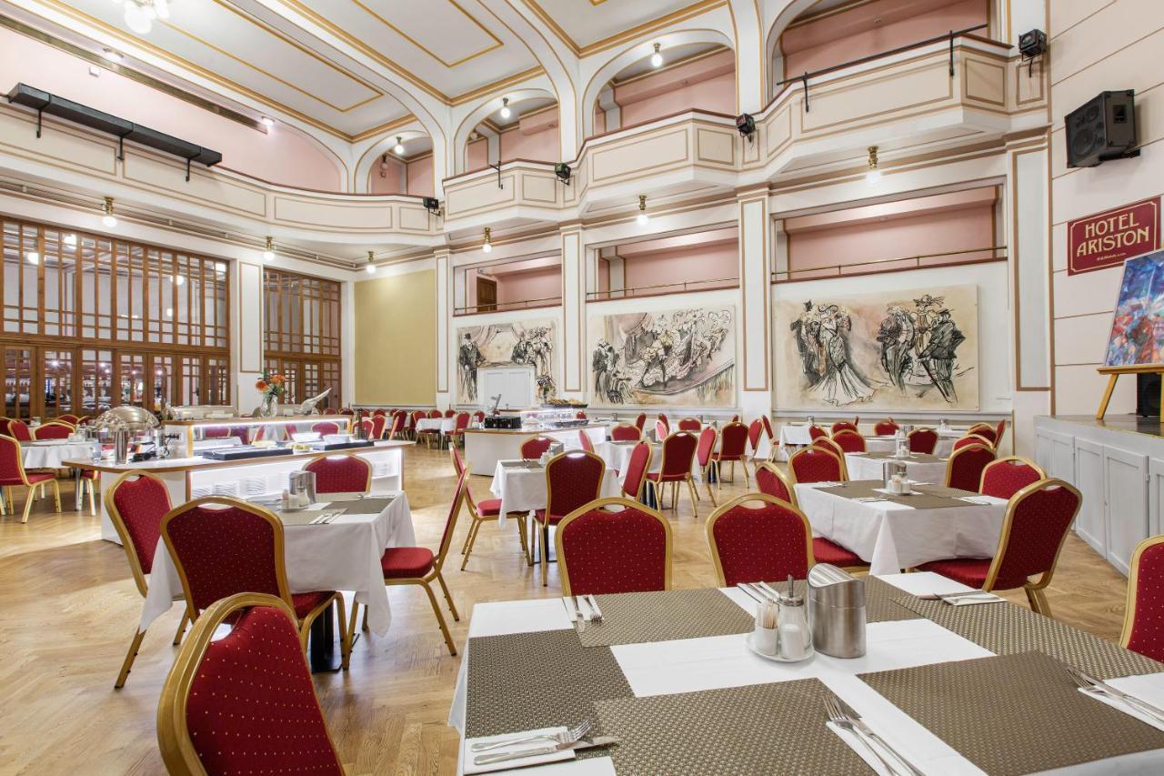 Hotel Patio Прага Екстериор снимка